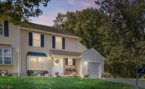 7 Paiute Trl, Somerville, NJ 08876