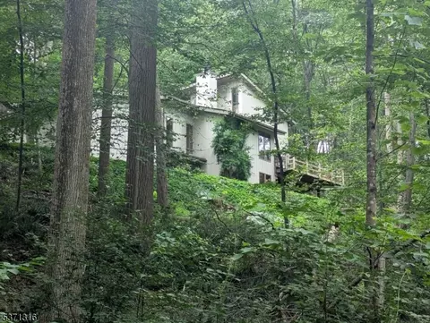315 Sweet Hollow Rd, Milford, NJ 08848