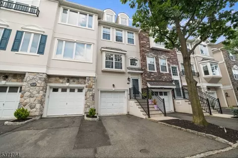 31 Devonshire Dr, Clifton, NJ 07013