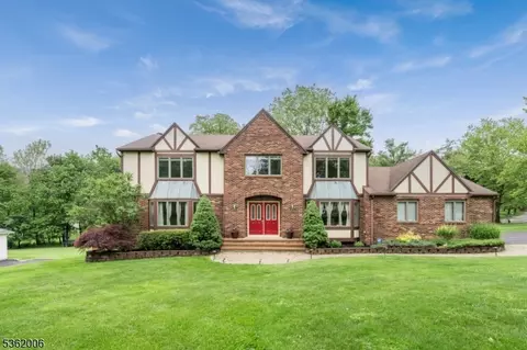 5 Mariner Dr, Randolph, NJ 07869