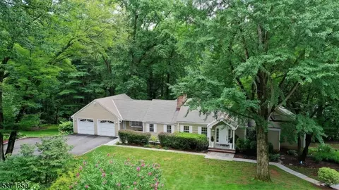 6 Longwood Rd, Morristown, NJ 07960