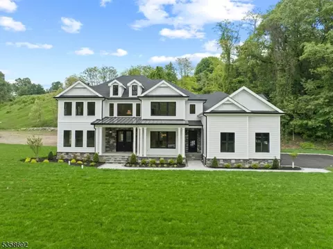 1 Hilbert Ct, Towaco, NJ 07082