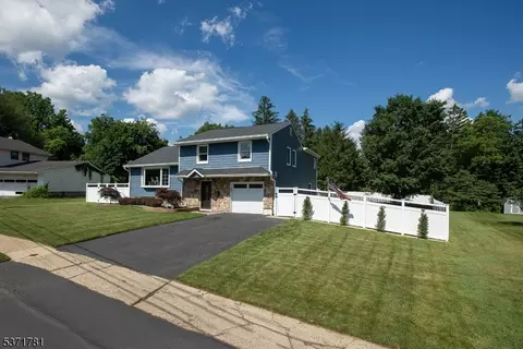 12 Honeyman Dr, Succasunna, NJ 07876