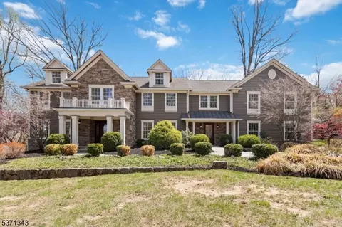 10 Flintlock Ct, Bernardsville, NJ 07924