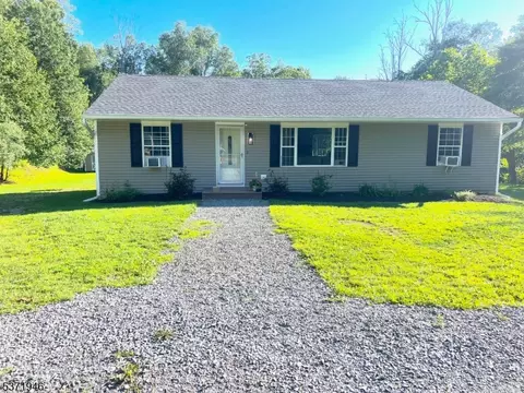 24 River View Dr, Hardwick Twp, NJ 07825