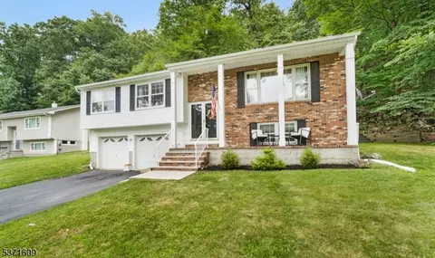 99 Valley View Trl, Sparta, NJ 07871