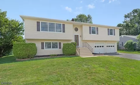 243 Powderhorn Dr, Phillipsburg, NJ 08865