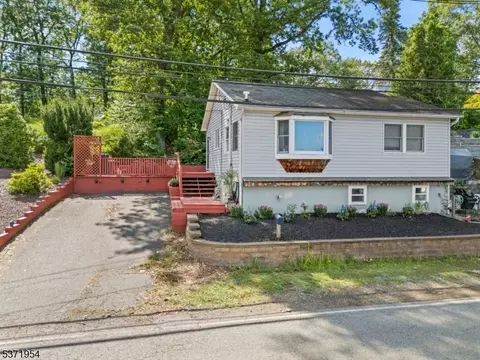 82 Fox Hill Rd, Denville, NJ 07834