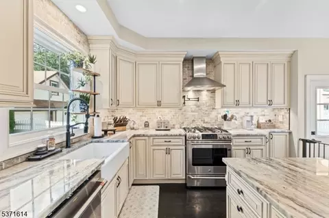 56 Bartell Pl, Clark, NJ 07066 photo 11