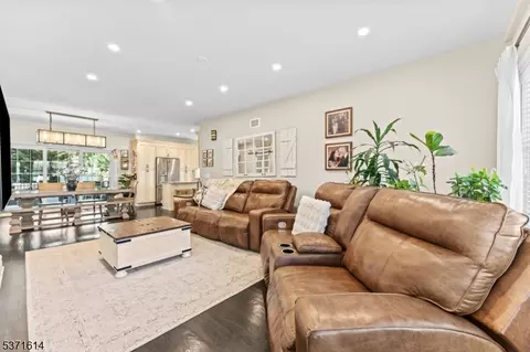56 Bartell Pl, Clark, NJ 07066 photo 6