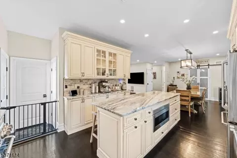 56 Bartell Pl, Clark, NJ 07066 photo 8