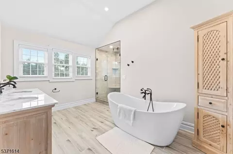 56 Bartell Pl, Clark, NJ 07066 photo 15