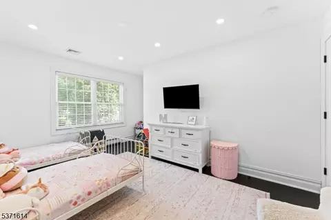 56 Bartell Pl, Clark, NJ 07066 photo 12