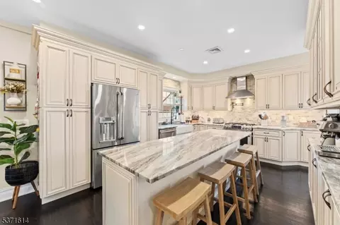 56 Bartell Pl, Clark, NJ 07066 photo 7