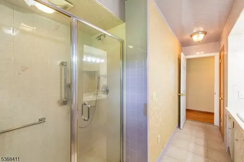 1087 Ratzer Rd, Wayne, NJ 07470 photo 10