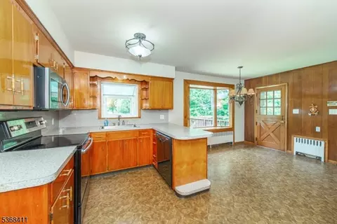 1087 Ratzer Rd, Wayne, NJ 07470 photo 2