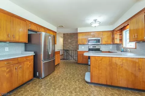 1087 Ratzer Rd, Wayne, NJ 07470 photo 4