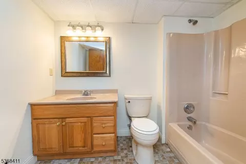 1087 Ratzer Rd, Wayne, NJ 07470 photo 20