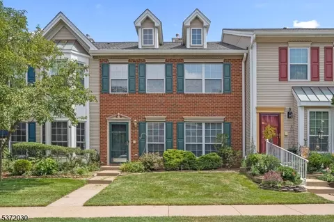 5 Diaz Ct, Franklin Park, NJ 08823