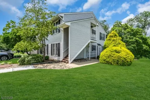 321 Sparrow Ct #321, Three Bridges, NJ 08887