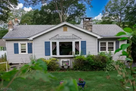 32 Tamarack Trl, Stockholm, NJ 07460
