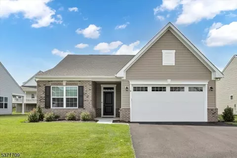 8 Middle Ln W, Port Murray, NJ 07865