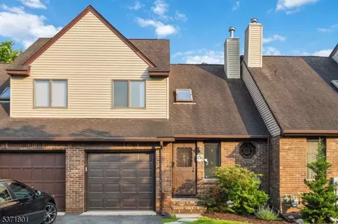 8 Tudor Dr, Pompton Lakes, NJ 07442
