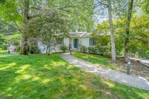43 Stonewyck Dr, Chatham Twp, NJ 07928