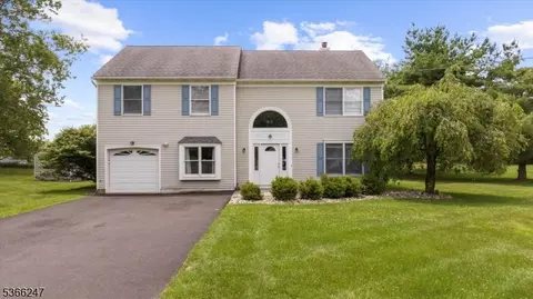 29 Hilltop Ave, Frenchtown, NJ 08825