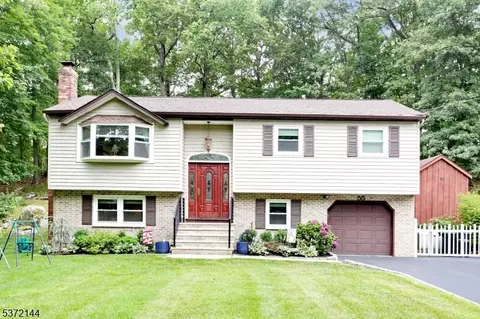 55 Serpentine Rd, Ringwood, NJ 07456