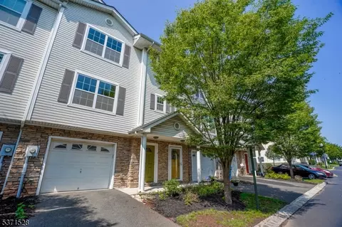 4 Ronald Dr, Somerset, NJ 08873