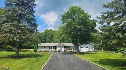 62 Robbins Rd, Somerville, NJ 08876