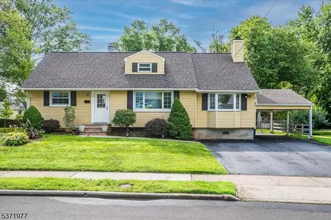 7 Darwin Rd, Somerset, NJ 08873