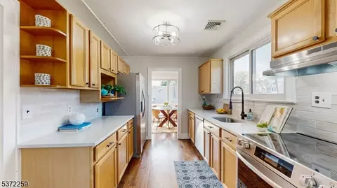 10 Ridgedale Ave W, East Hanover, NJ 07936