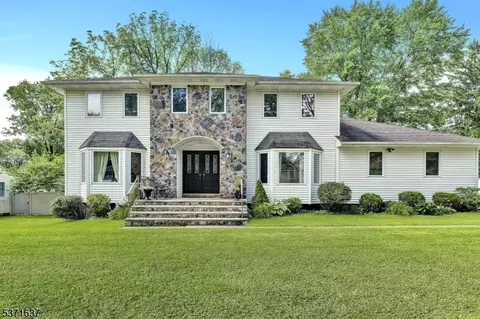 7 Patchbox Ct, Boonton, NJ 07005