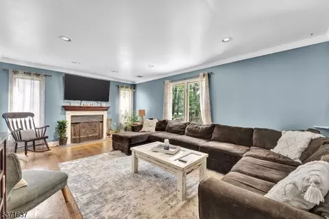 7 Patchbox Ct, Boonton, NJ 07005 photo 3