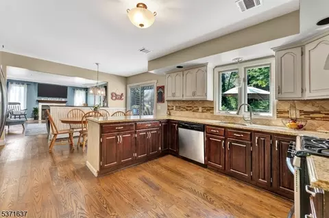 7 Patchbox Ct, Boonton, NJ 07005 photo 4