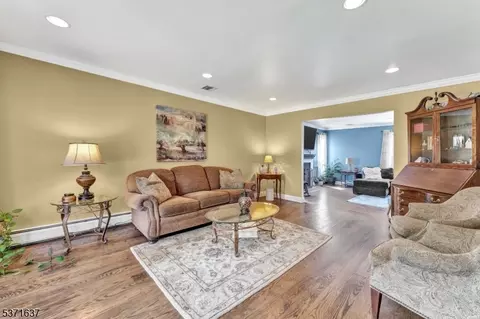 7 Patchbox Ct, Boonton, NJ 07005 photo 2