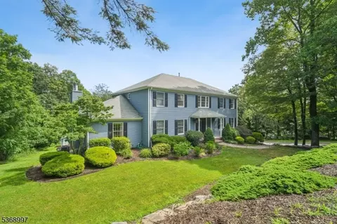 4 Hidden Acres Dr, Kinnelon, NJ 07405