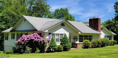 82 Mountainside Dr, Randolph, NJ 07869
