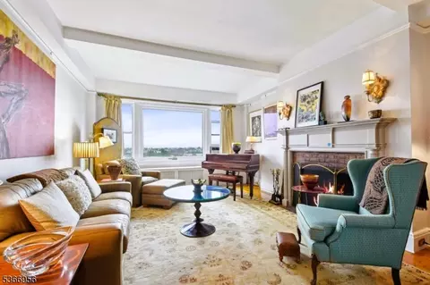 375 Mt Prospect Ave #6B, Newark, NJ 07104