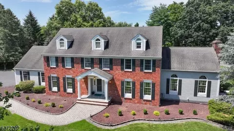 18 Brier Rd, Whitehouse Station, NJ 08889