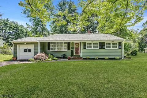 23 Greenbrook Rd, Green Brook, NJ 08812