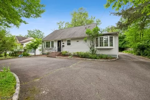147 W Northfield Rd, Livingston, NJ 07039