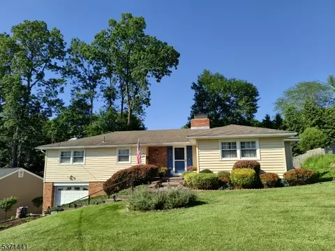 13 Wallkill Rd, Sparta, NJ 07871