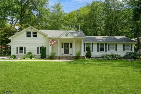 218 Acabonack Rd, Highland Lakes, NJ 07422