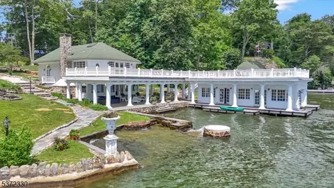 45 Raccoon Island Rd, Lake Hopatcong, NJ 07849