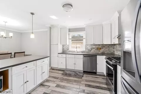 14 Lenox Ave, Green Brook, NJ 08812