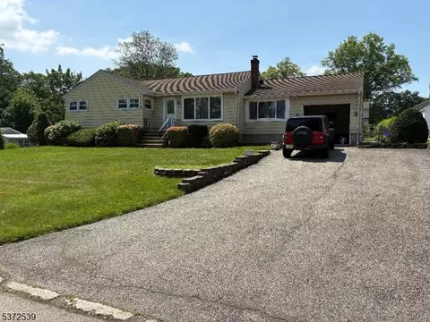 51 Outlook St, Butler, NJ 07405