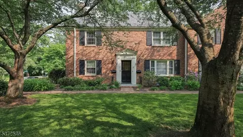 260 Walnut St #1, Westfield, NJ 07090